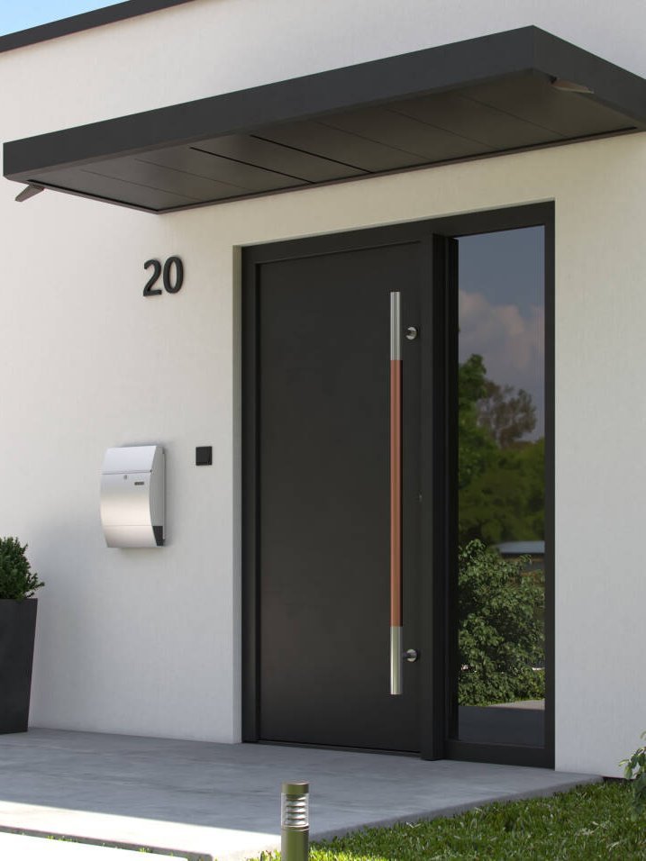 Elegantes Vordach mit LED-Beleuchtung am Hauseingang