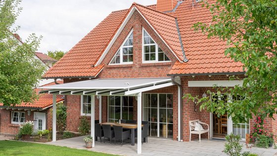 Detailansicht der Wintergartenbeschattung mit hochwertigen Markisenstoffen